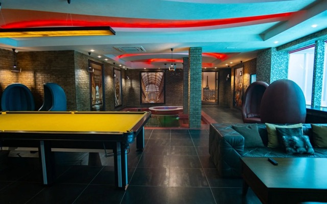 Par and Palace