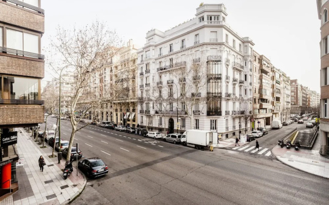 Velazquez Apartments by FlatSweetHome