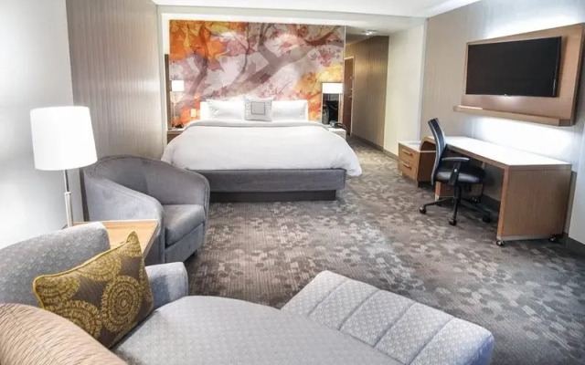 Courtyard Lenox Berkshires