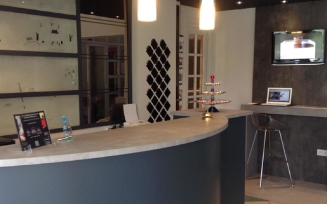 Le Miramont Rest. Des Petits Pois Sont Rouge