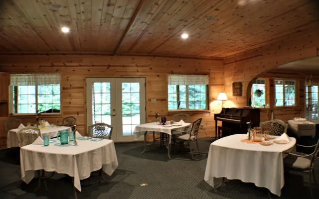 River Road Venue & Lodging