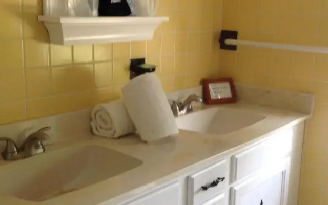 HideAway Country Inn