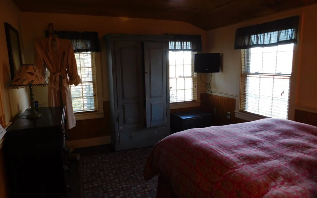 The Common Man Inn & Spa