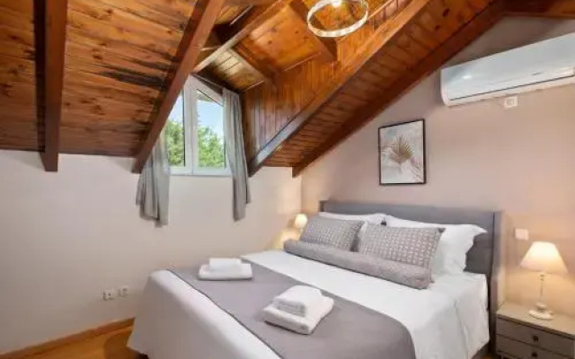 Peroulades Luxury Villa