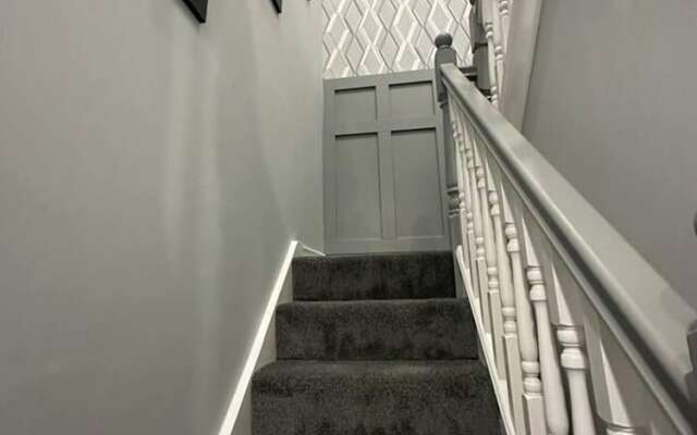 Immaculate 4-bed Detached House in Bootle