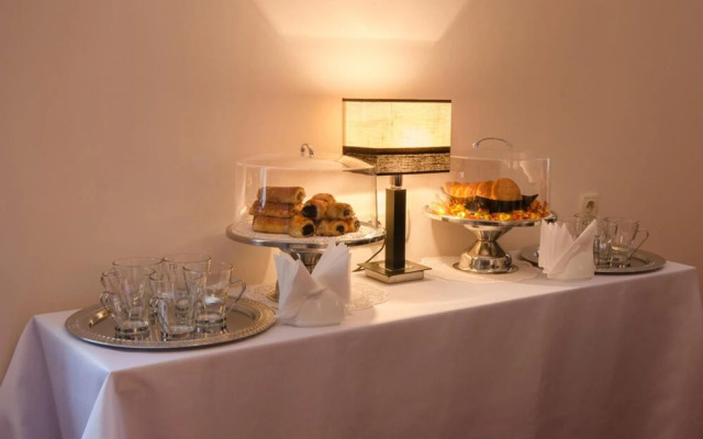 Hotel 12