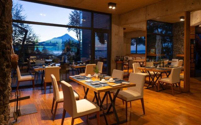 Hotel AWA Puerto Varas