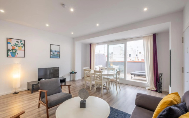 Modern Penthouse with Private Terrace