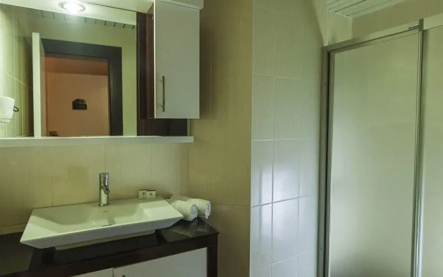 Golda Hotel