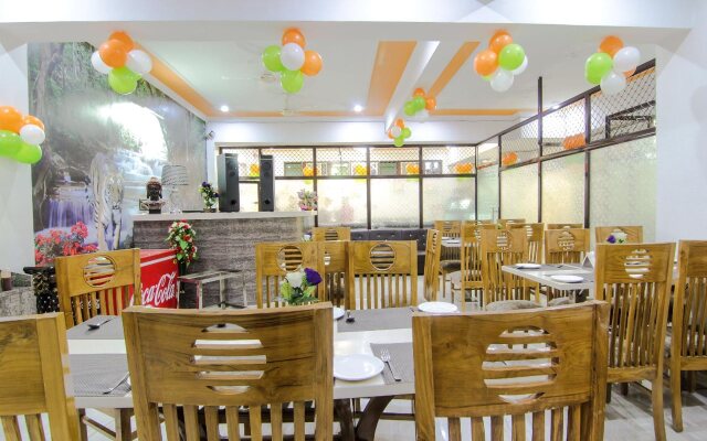 OYO 8680 Hotel Vaishnavi Inn