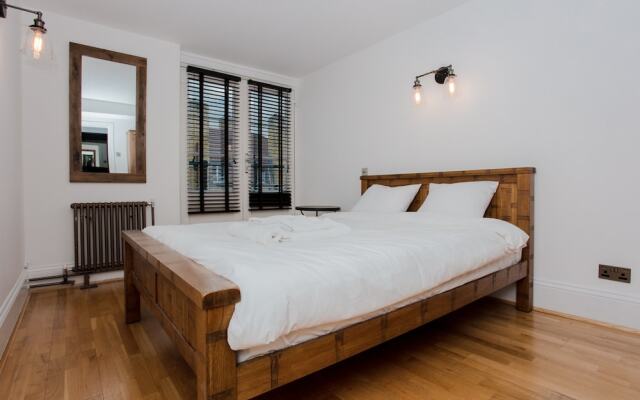 2 Bedroom Flat near Canary Wharf Sleeps 4