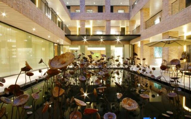 Yinju Jingde Art Hotel
