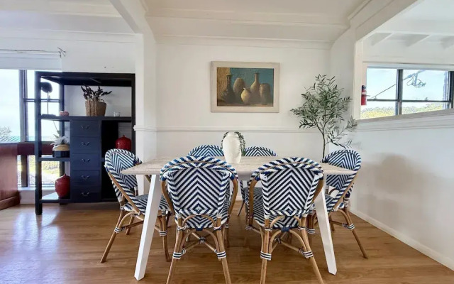 Korora Court by Charlesworth