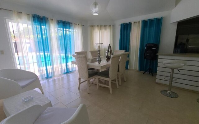 Spacious Private Villa Meters From the Beach