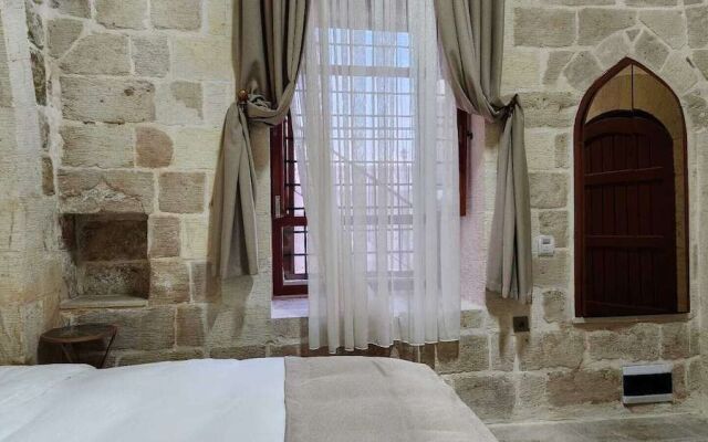 Ana Talia House