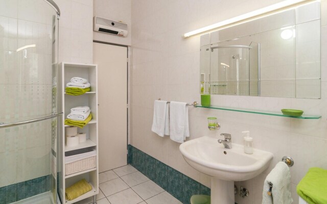 Nice Home in Split With Sauna, Wifi and 7 Bedrooms