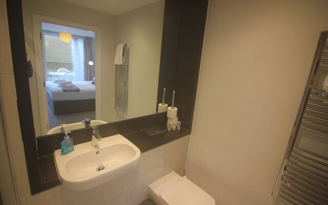 The Station Suite (Peymans)