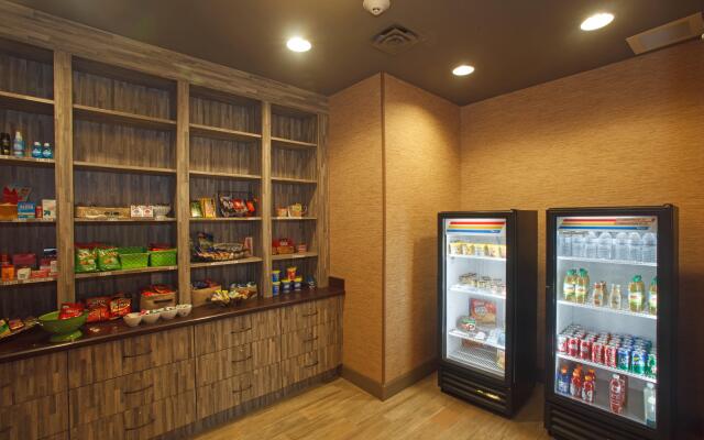 Holiday Inn Express & Suites Perry-National Fairground Area #34 by IHG