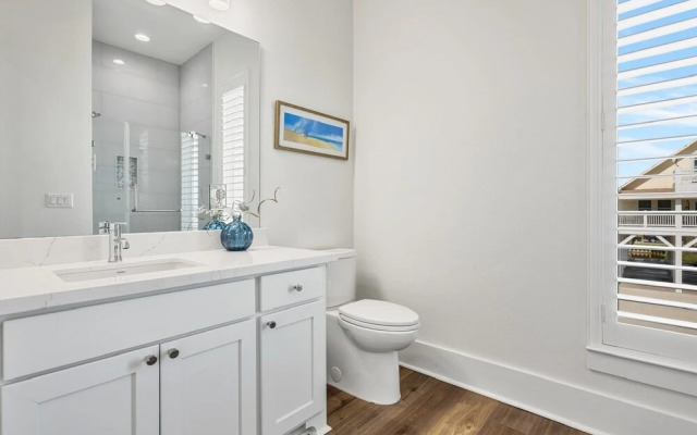 Tidewater 4 Bedroom Home by RedAwning