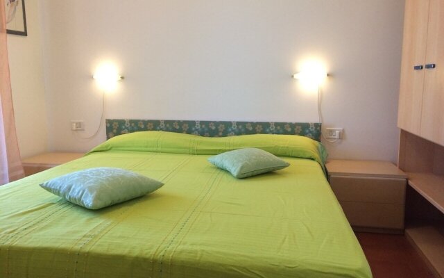 Nice Three-bedroom Flat With Balcony