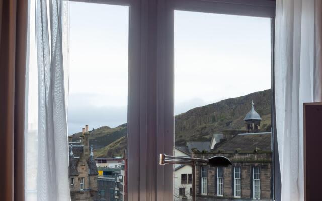 Holiday Inn Express Edinburgh Royal Mile by IHG