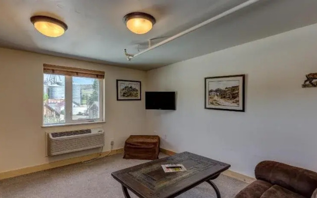 HiWay 40 Grill and Lodge