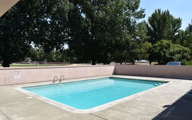 Travelers Inn Medford