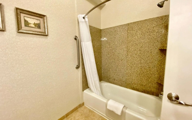 Maine Evergreen Hotel, Ascend Hotel Collection