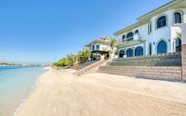 Maison Privee - Glamourous Beachfront Villa on The Palm w/ Pool