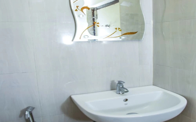 Kartikeya Grande By OYO Rooms