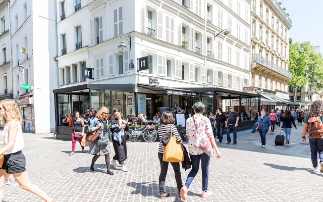 Luxury 3 Bedroom 2 Bathroom Loft - Louvre Museum