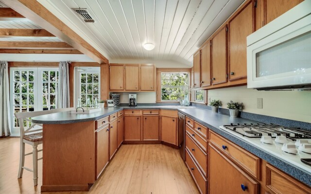 Lake Travis Waterfront Retreat