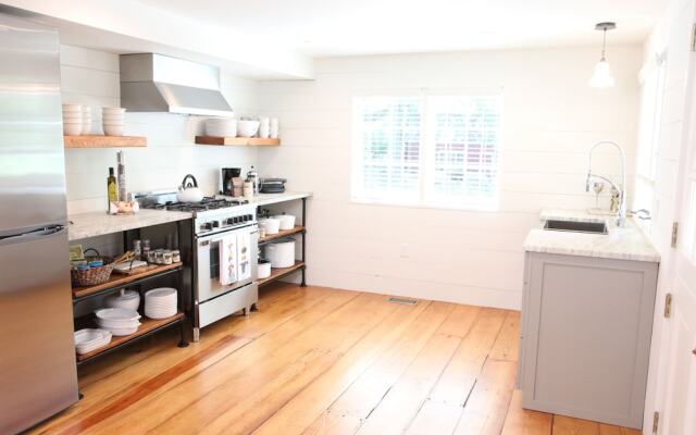 The Deacon & James Pharmacy B&B