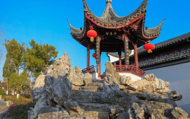 Graceland Garden Court Hotel