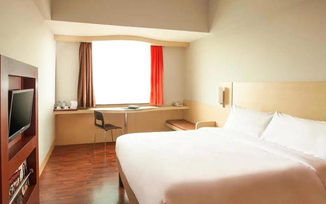 Ibis Mangga Dua & Apartments