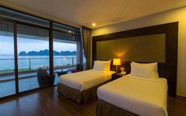 Moon Halo Hotel