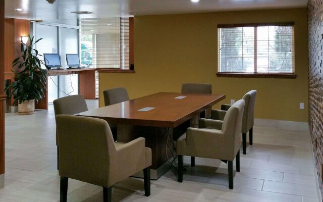 Country Inn & Suites by Radisson, Delta Park North Portland