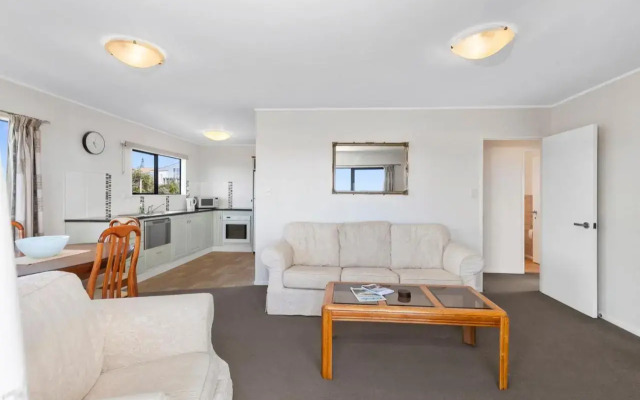 Snells Seaside Bach - Snells Beach Holiday Home