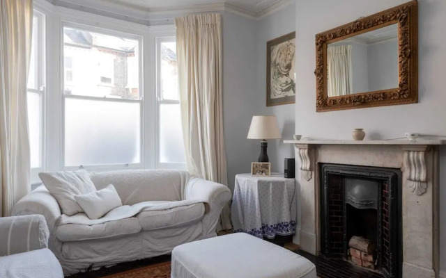 Cosy and Beautiful 2BR Flat Near Battersea Fits 4