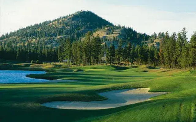 Pinnacle Pointe Resort by kelownacondorentals