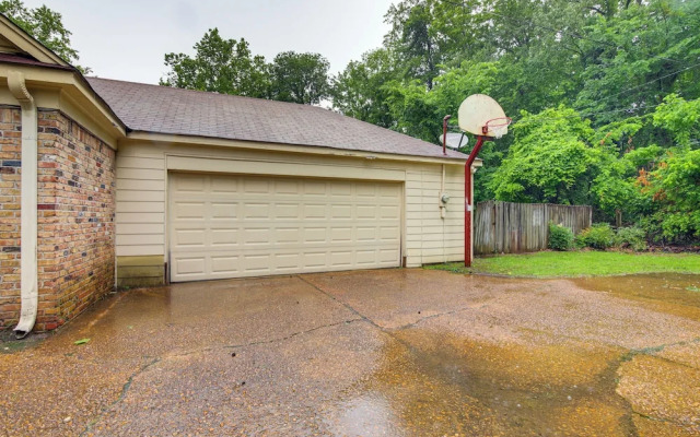 Walk to Graceland: Spacious Memphis Home!