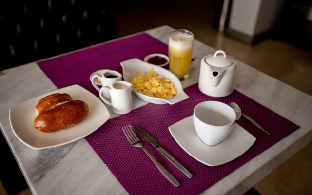 Roswal Hotel