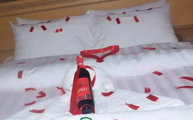 Hotel Discretion LTD