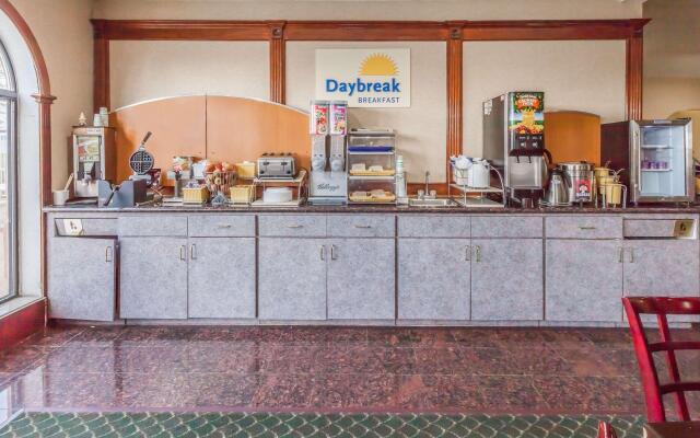 Days Inn & Suites by Wyndham Pasadena