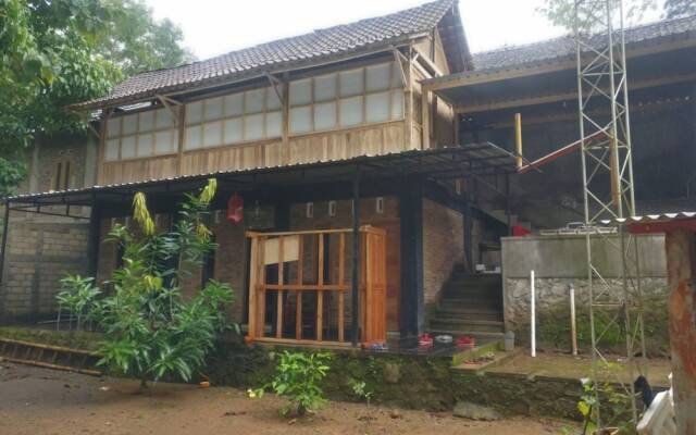 Homestay Kurnia - Hostel