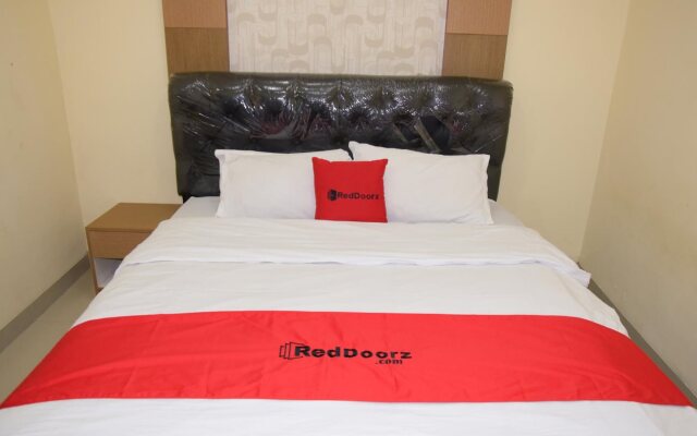 Kostel Arya Putri by RedDoorz