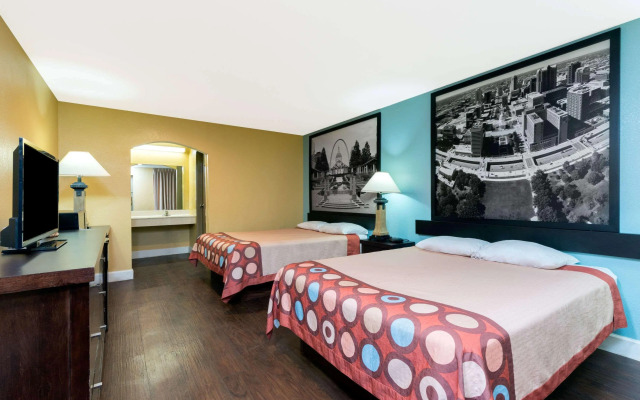 Super 8 by Wyndham Fenton/St. Louis Area