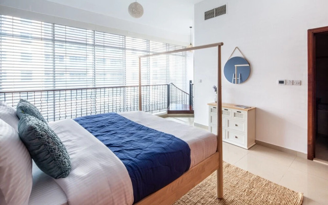 Lively & Spacious 1BR Loft in Dubai Marina