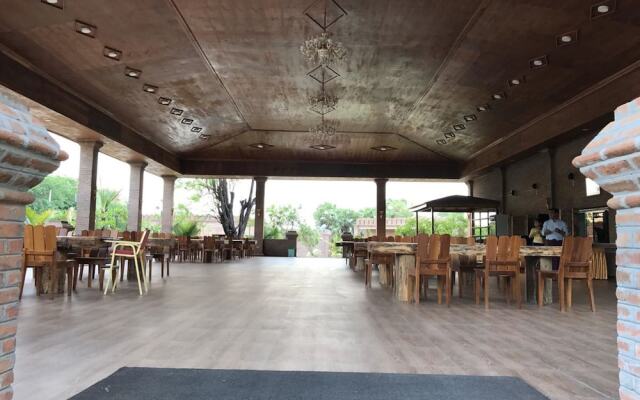 Famous Hotel Bagan 2