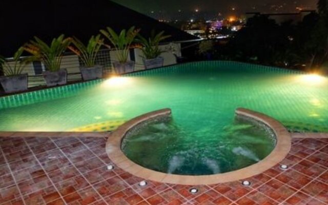 Happy Holidays Luxury Pool Villa